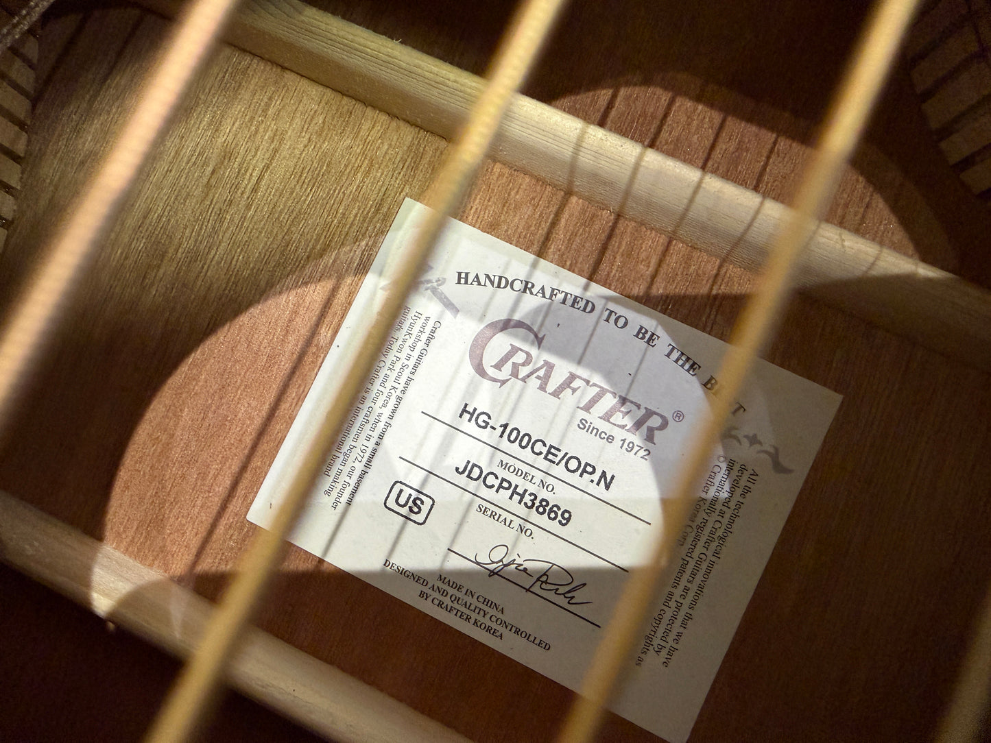 Crafter HG100-CE-N cutaway electro acoustic