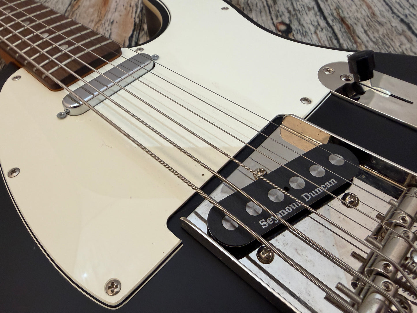 Squier Classic Vibe Bariton Custom Telecaster - Satin black Seymour Duncan loaded!