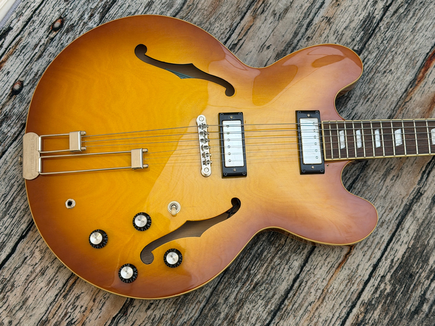 Epiphone Riviera - Royal Tan - Frequensator Tail