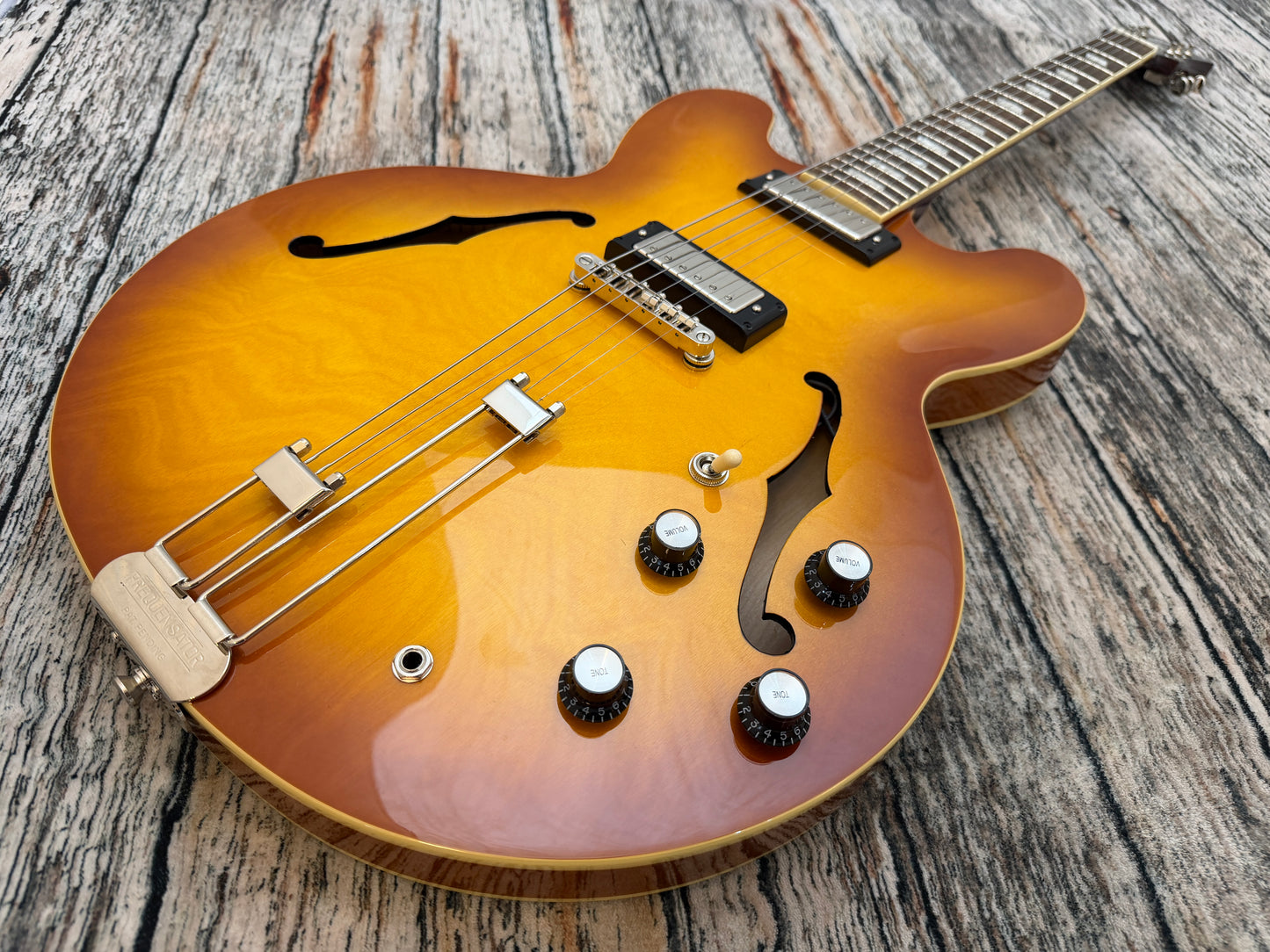 Epiphone Riviera - Royal Tan - Frequensator Tail