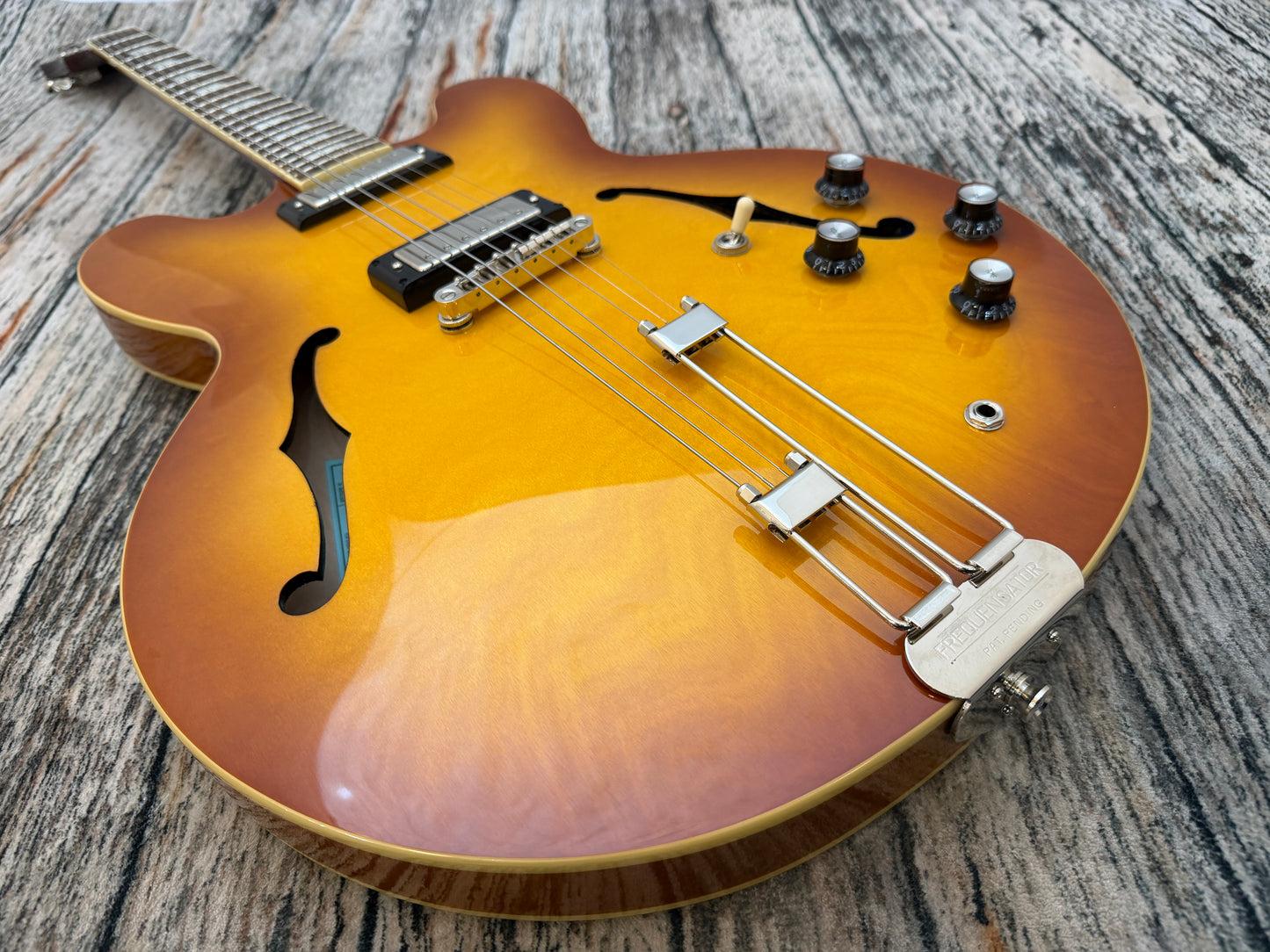 Epiphone Riviera - Royal Tan - Frequensator Tail