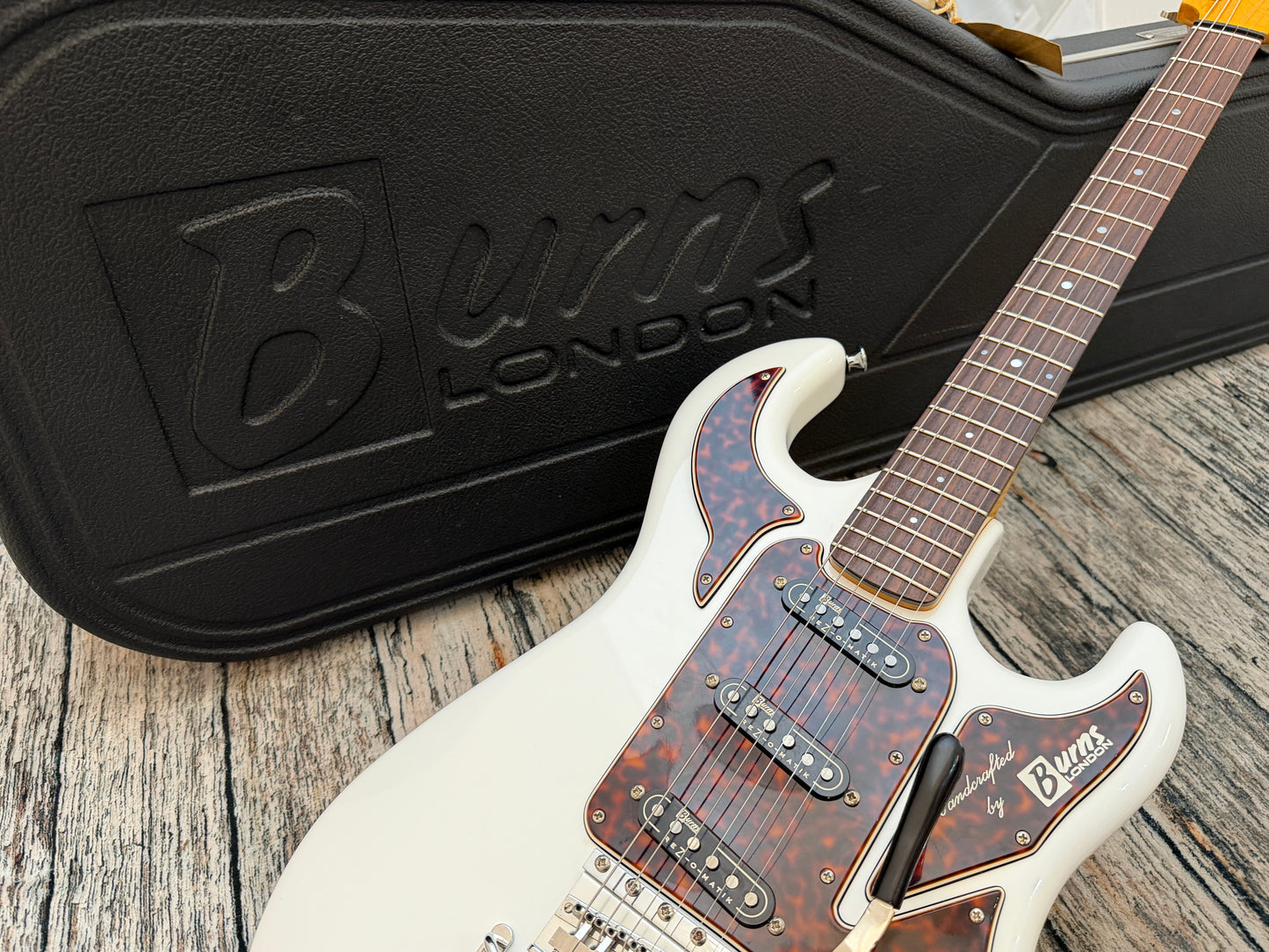 Burns "Made in England" Hank Marvin signature "The Legend" model 1990s