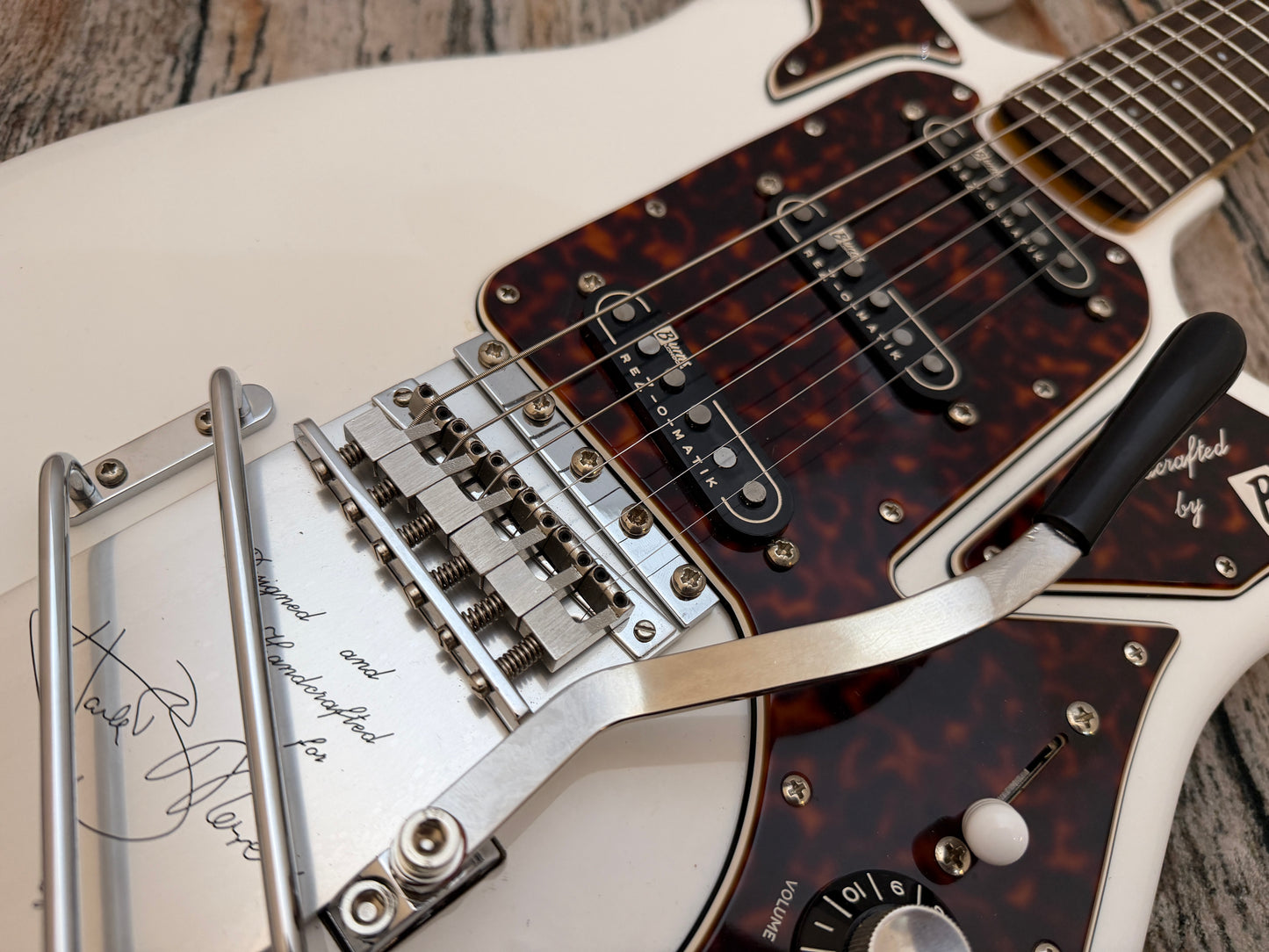Burns "Made in England" Hank Marvin signature "The Legend" model 1990s