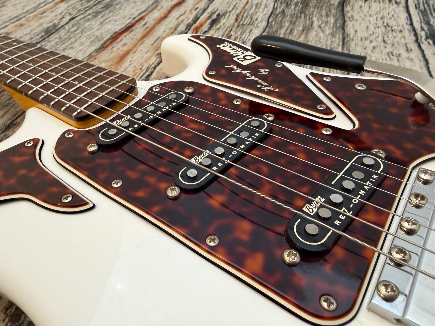 Burns "Made in England" Hank Marvin signature "The Legend" model 1990s