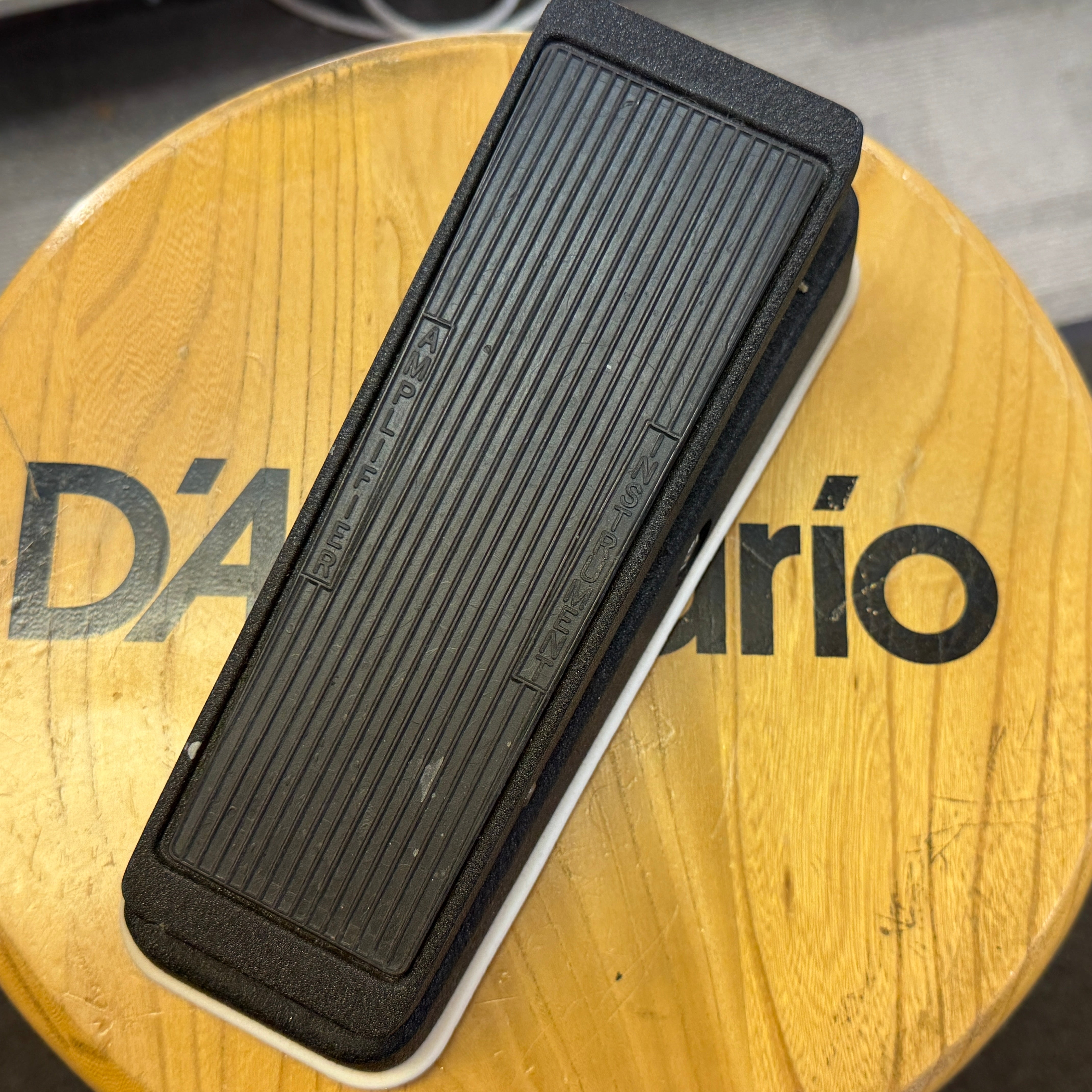 Dunlop Jimi Hendrix Cry Baby Wah – Badlands Guitars Limited