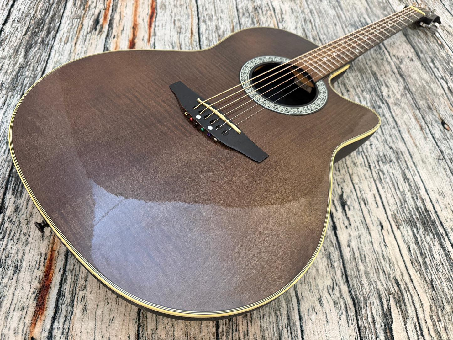 Ovation Celebrity CC-028 Shallow bowl electro acoustic