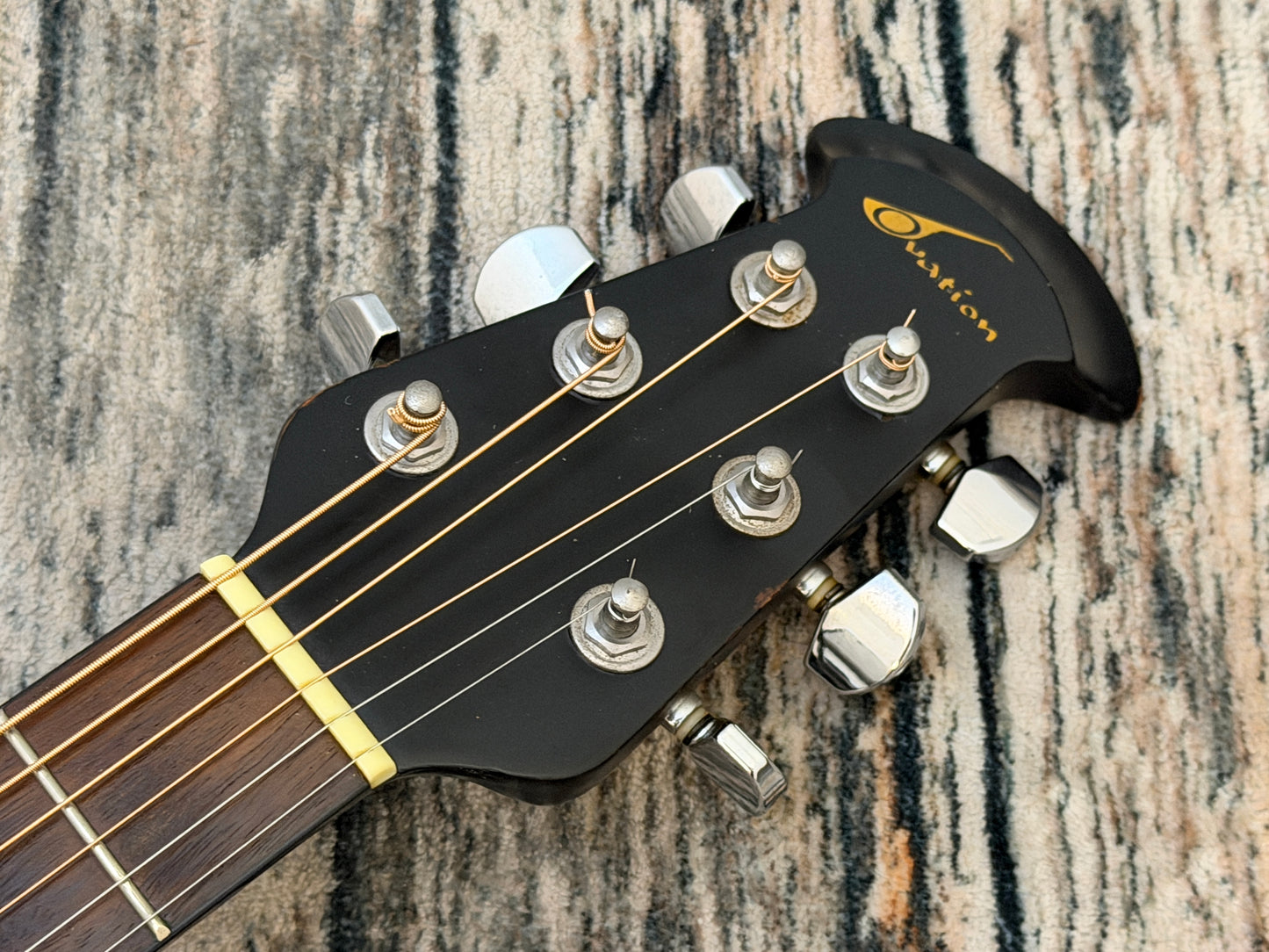 Ovation Celebrity CC-028 Shallow bowl electro acoustic