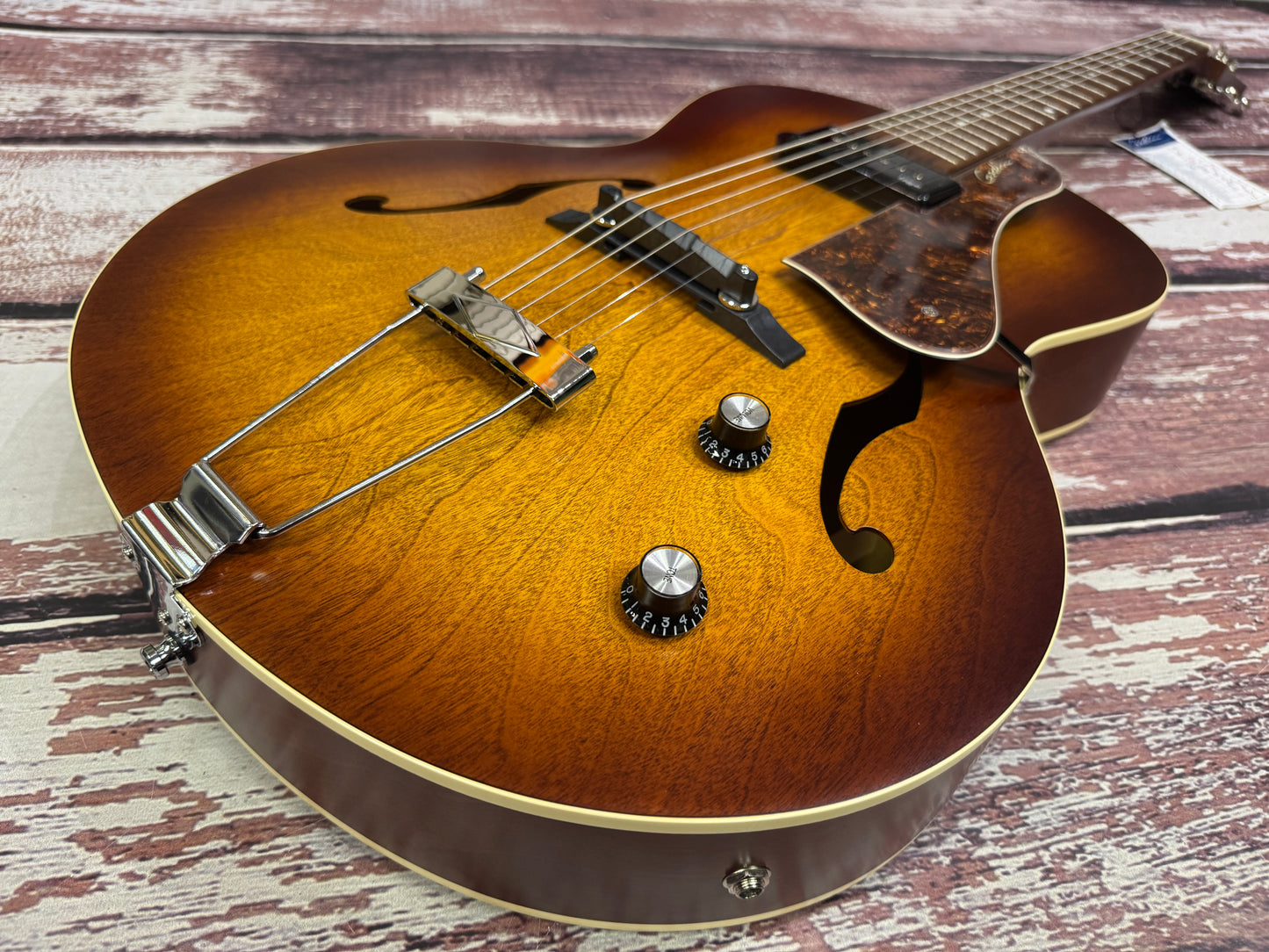 Godin 5th Avenue P90 Cognac burst Ex Demo