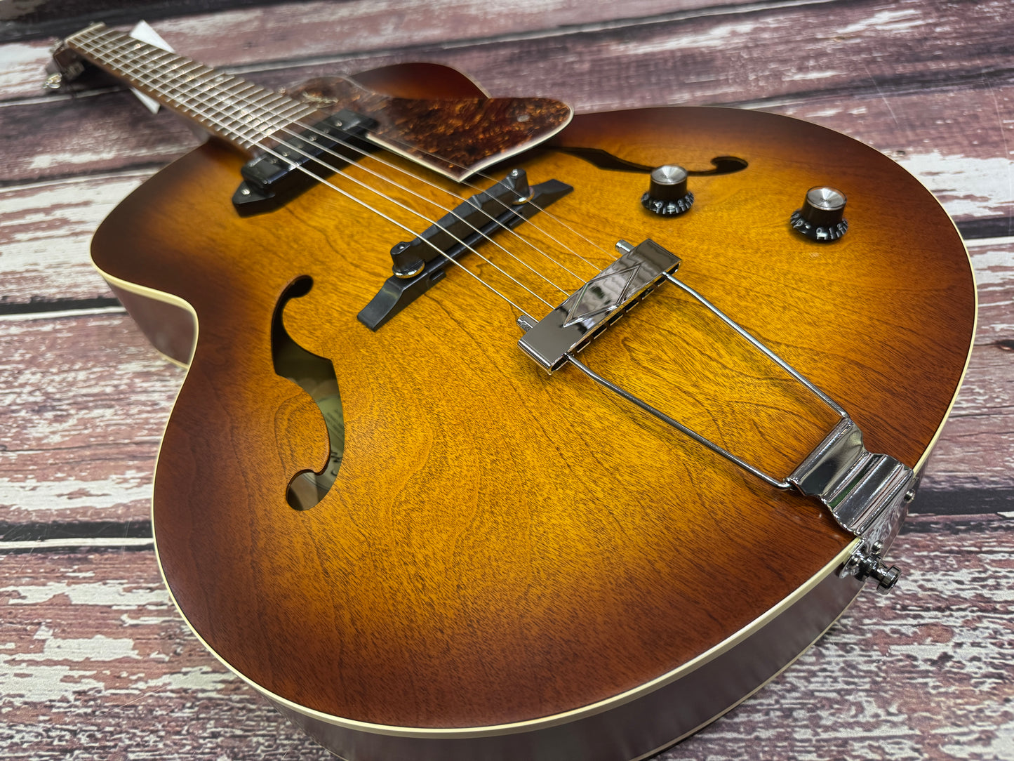 Godin 5th Avenue P90 Cognac burst Ex Demo