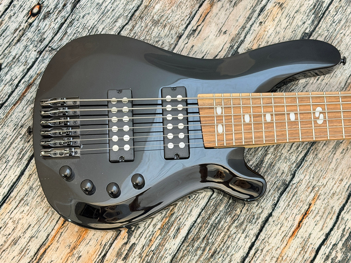 Harley Benton B-650 Progressive Series 6 string bass