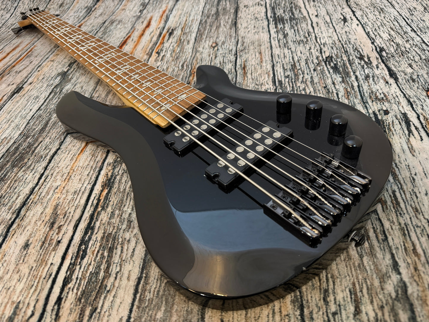 Harley Benton B-650 Progressive Series 6 string bass