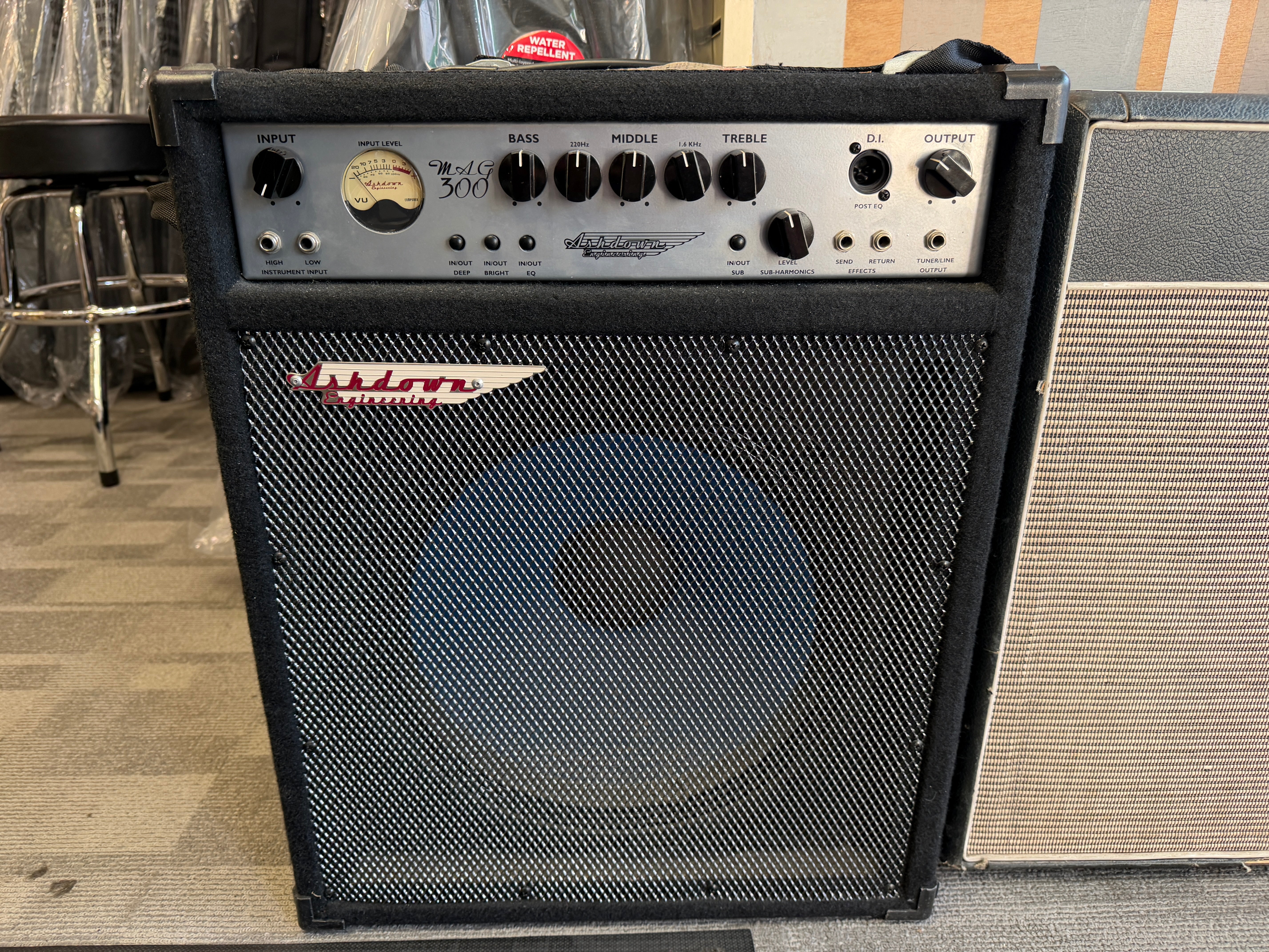 Ashdown MAG300 Bass combo - 300w 1 x 15