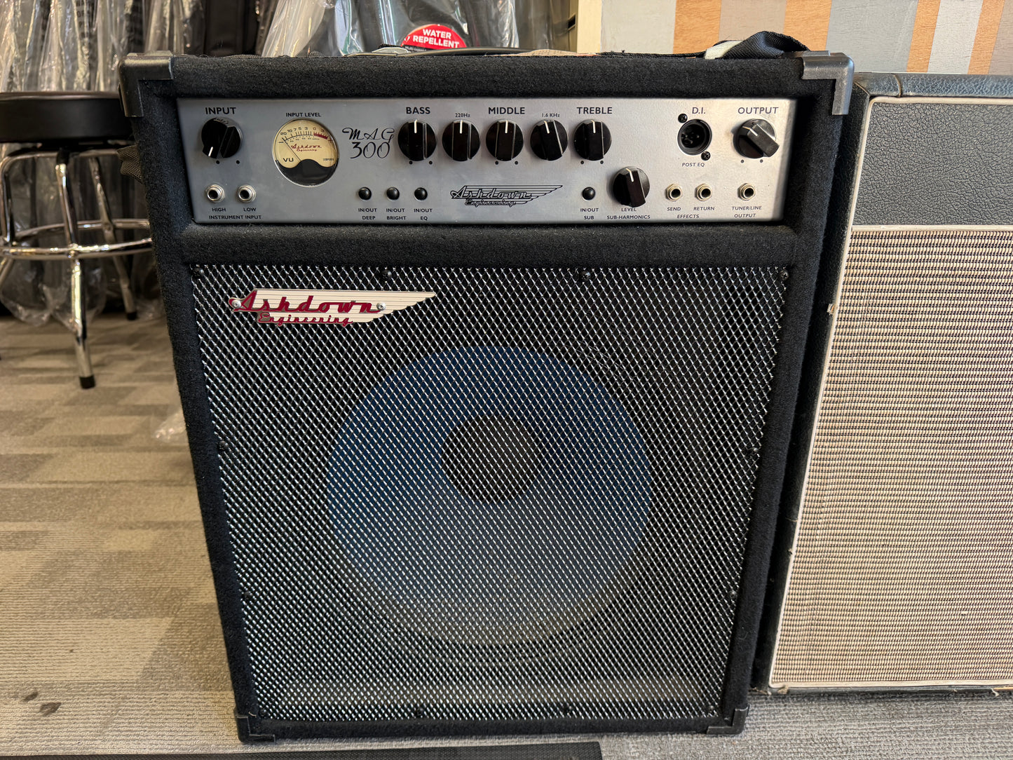 Ashdown MAG300 Bass combo - 300w 1 x 15" **COLLECTION ONLY**