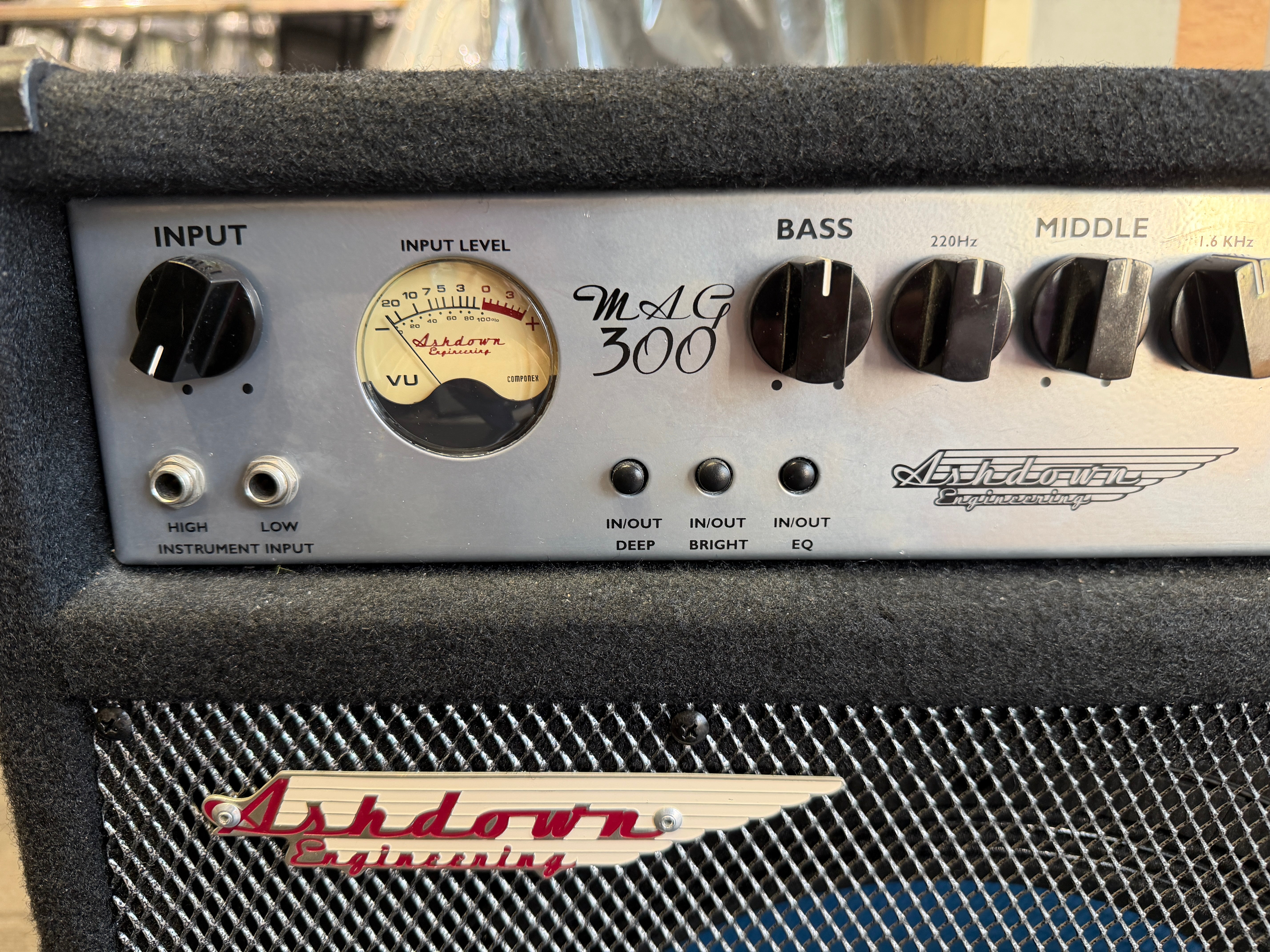 Ashdown MAG300 Bass combo - 300w 1 x 15