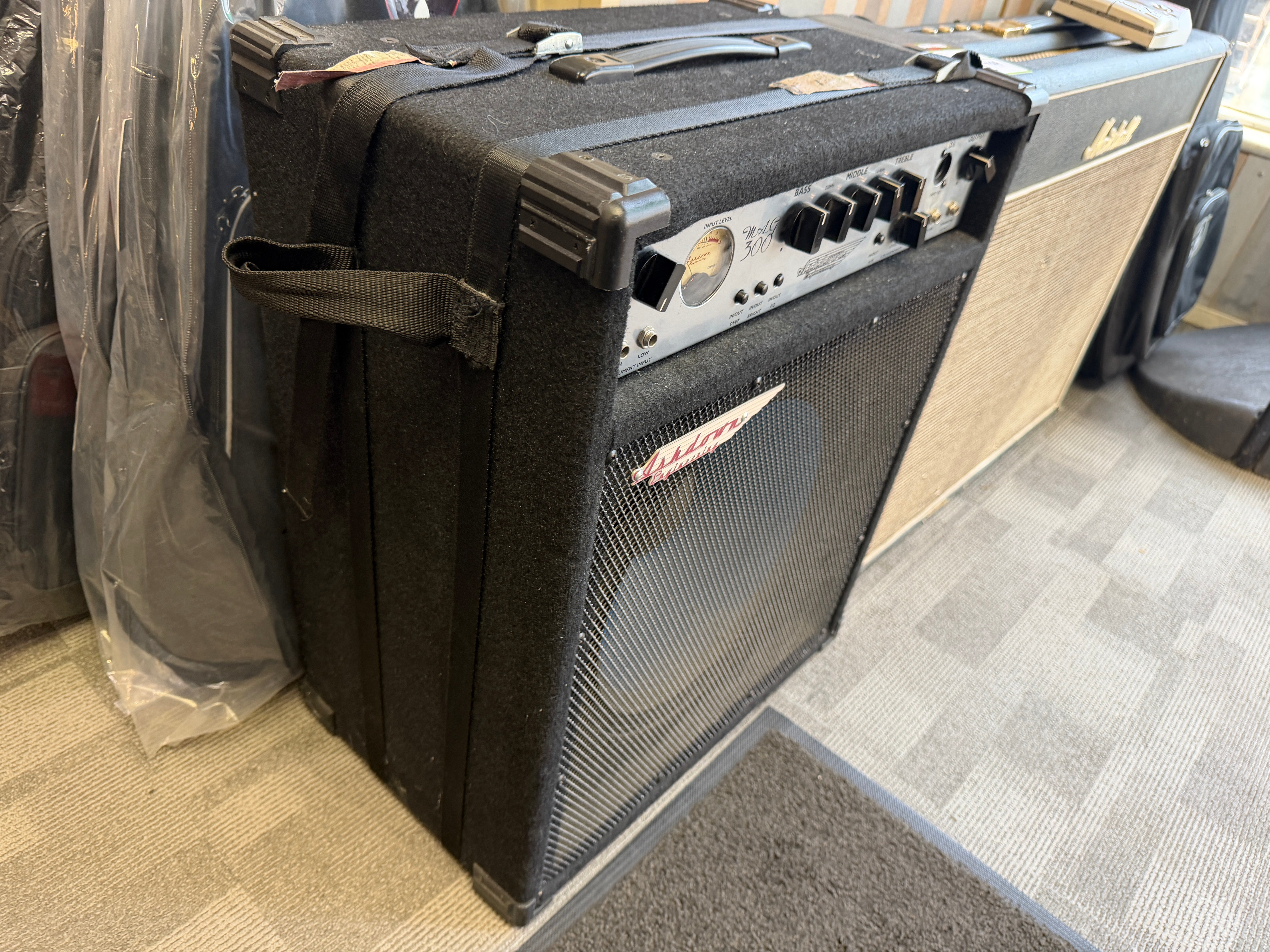 Ashdown MAG300 Bass combo - 300w 1 x 15