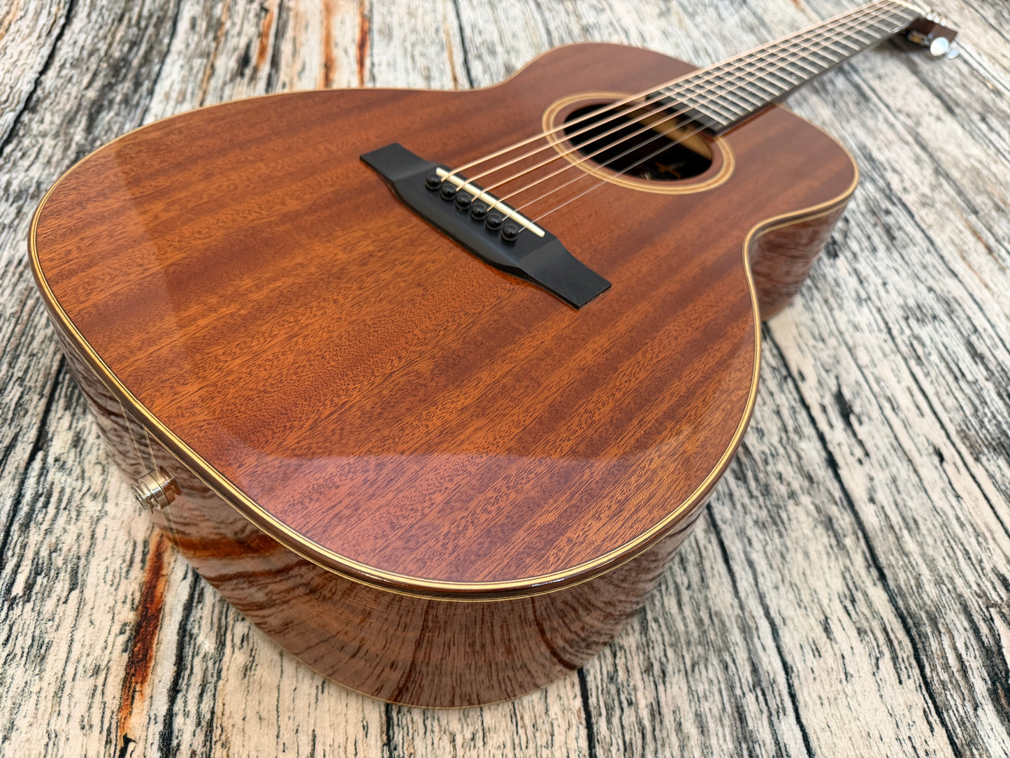 Auden Marlow - All solid mahogany Parlour with supernatural pre amp