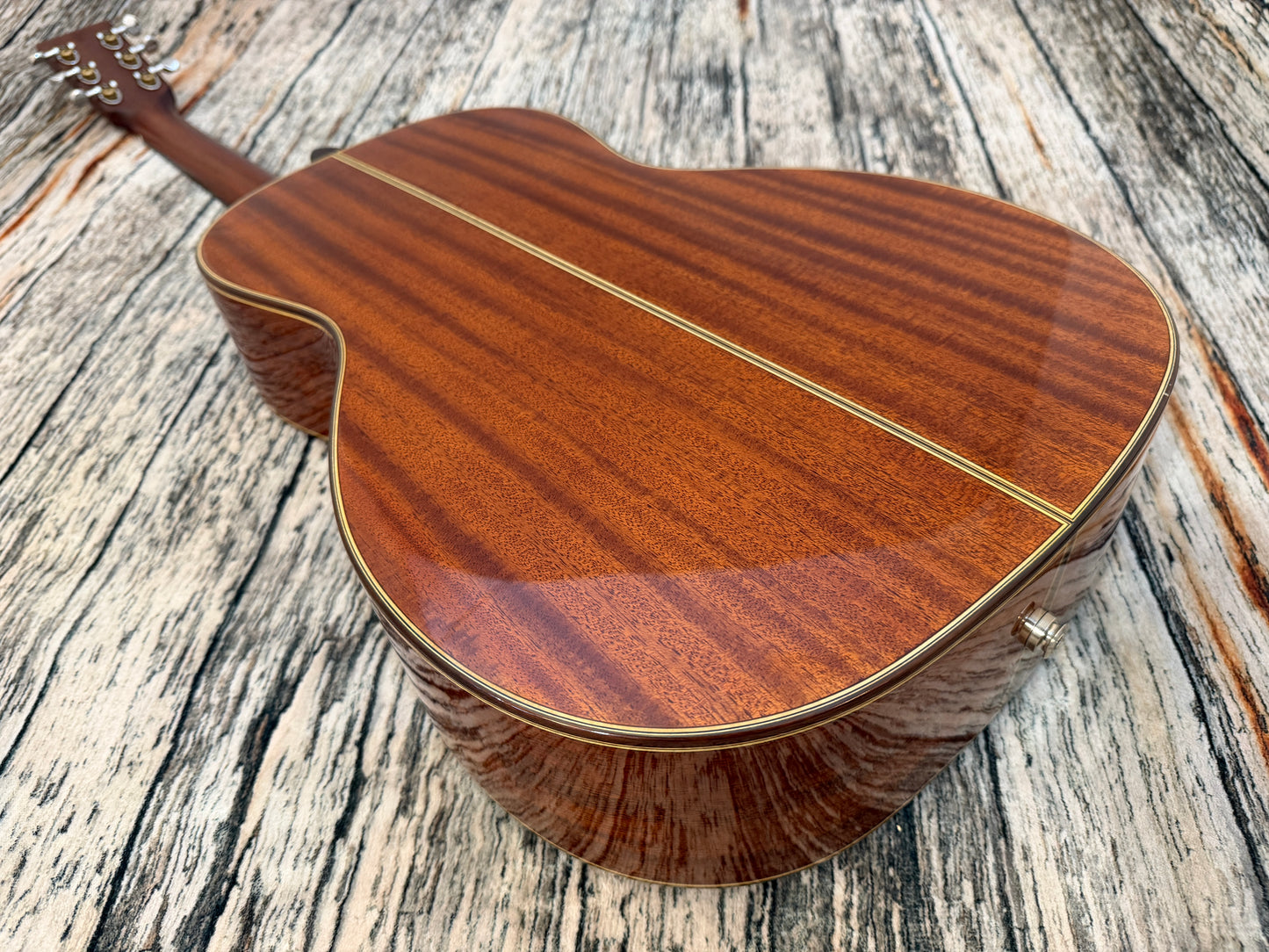 Auden Marlow - All solid mahogany Parlour with supernatural pre amp