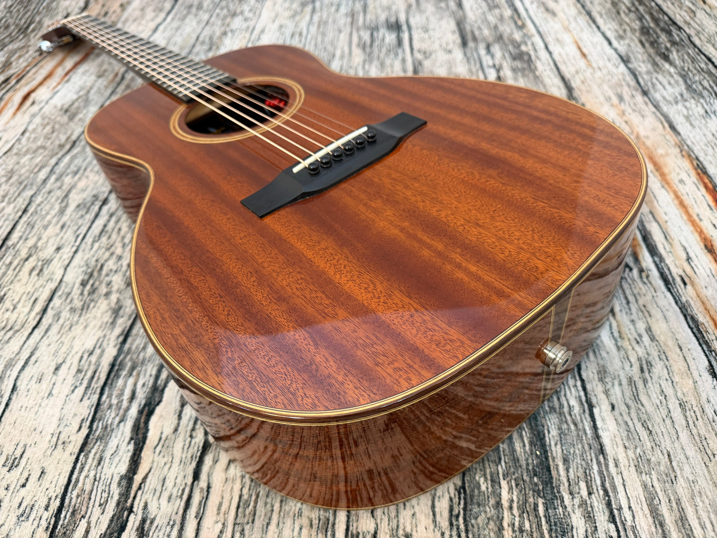 Auden Marlow - All solid mahogany Parlour with supernatural pre amp