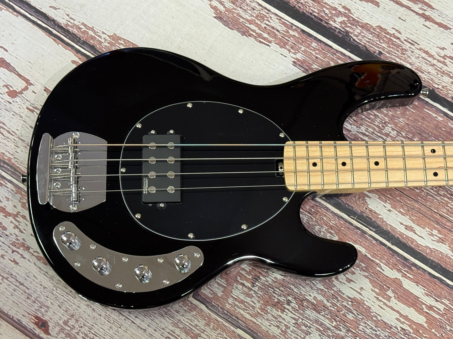 Vintage V964 Active 4 string bass - Black