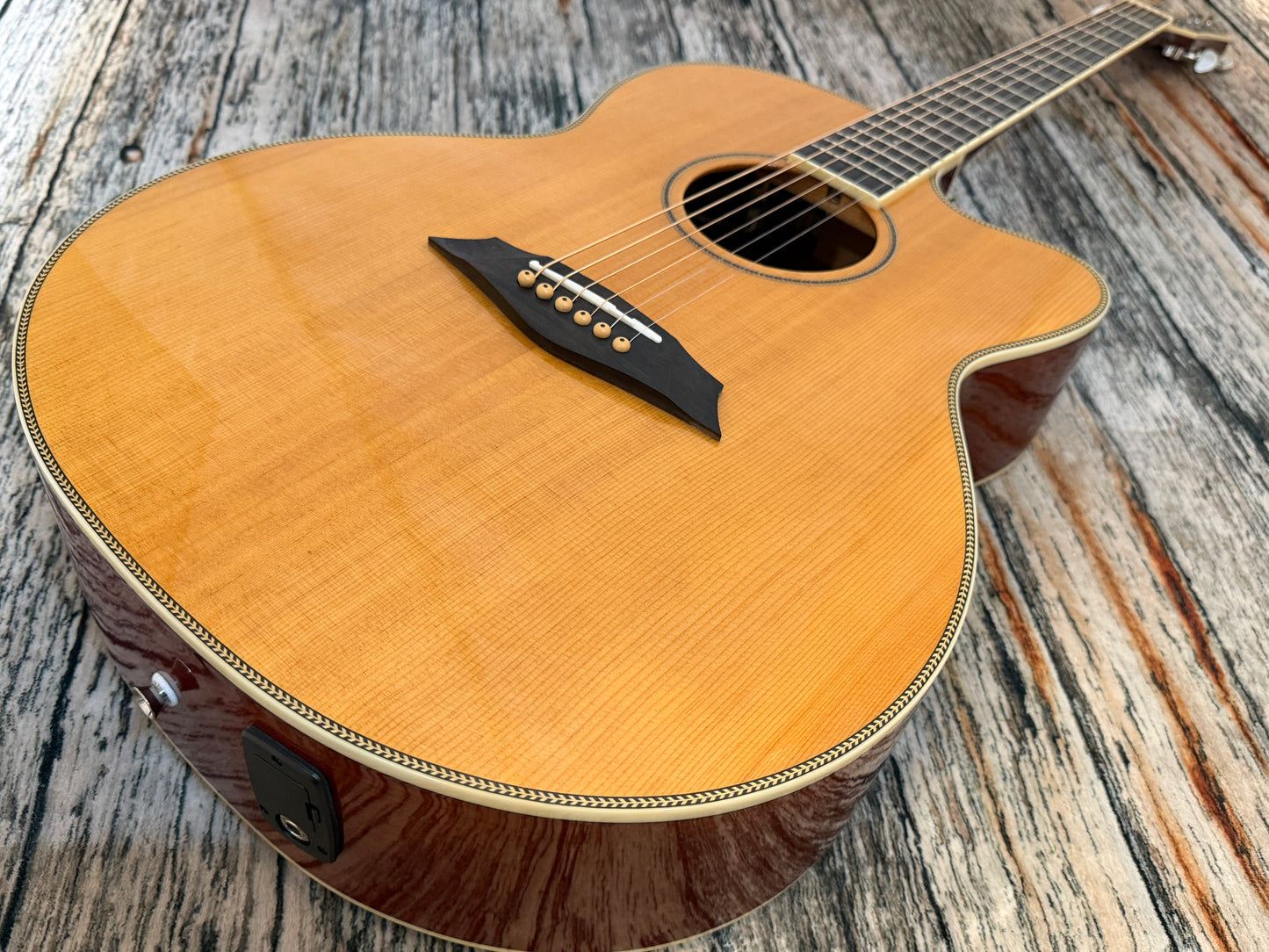 Sire Larry Carlton A3