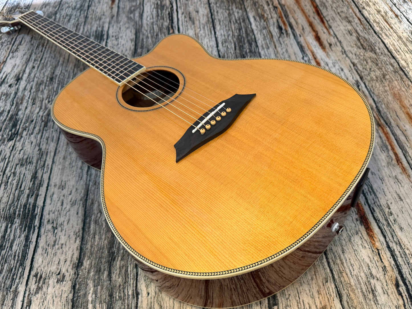 Sire Larry Carlton A3