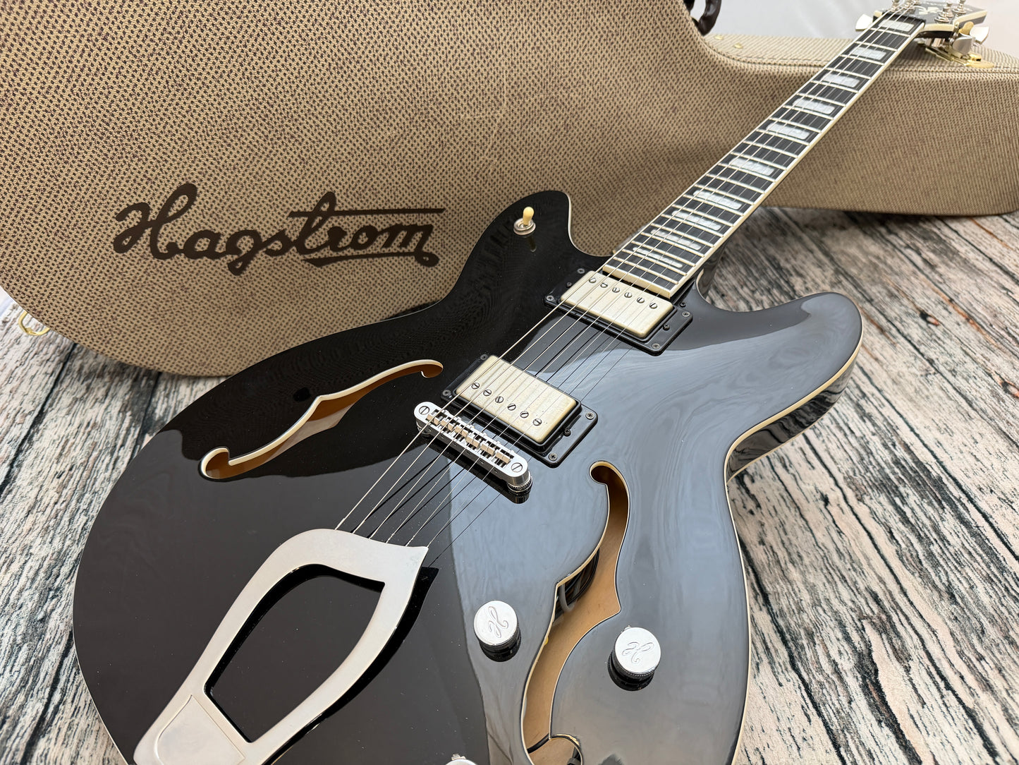 Hagstrom Super Viking Upgraded - with added hard case