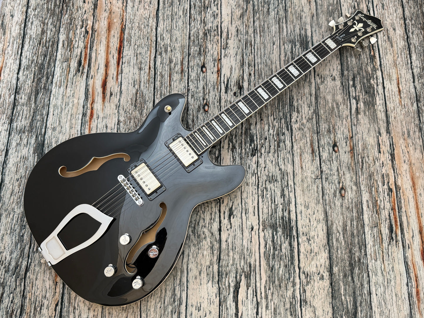 Hagstrom Super Viking Upgraded - with added hard case