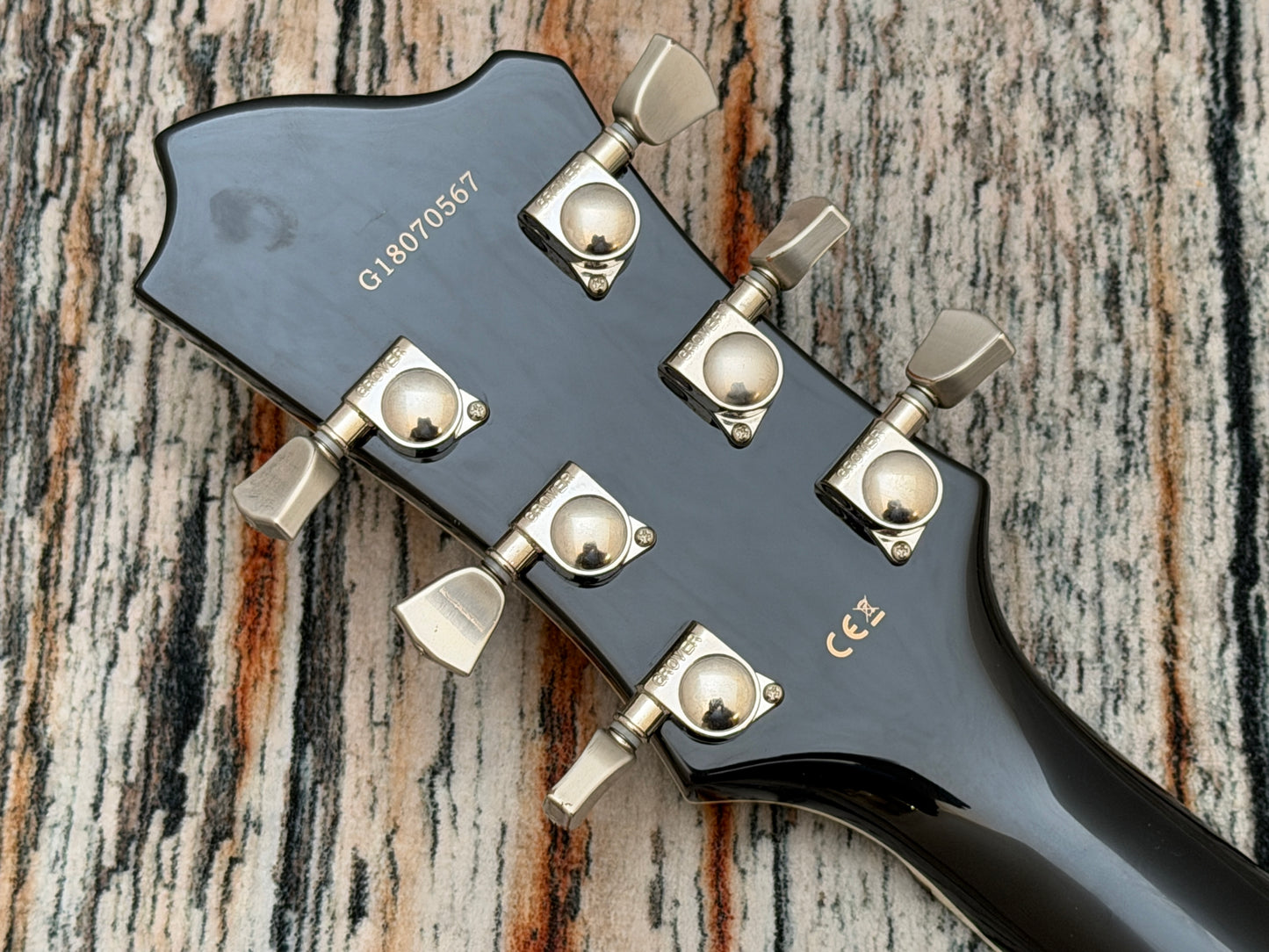 Hagstrom Super Viking Upgraded - with added hard case