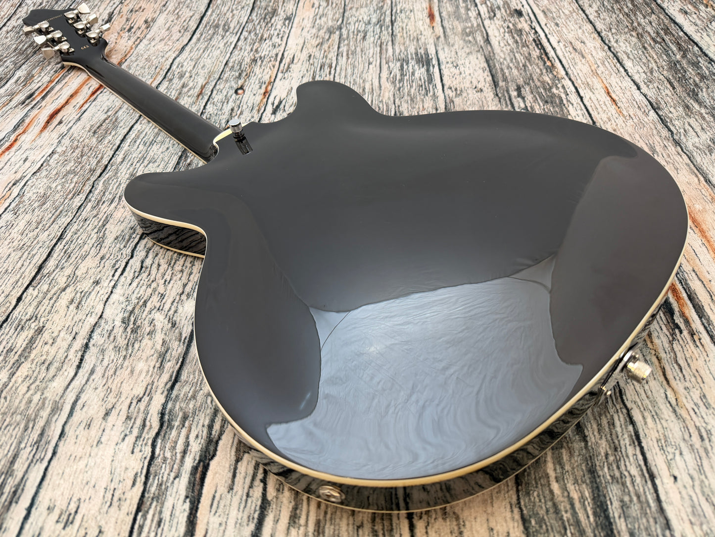 Hagstrom Super Viking Upgraded - with added hard case