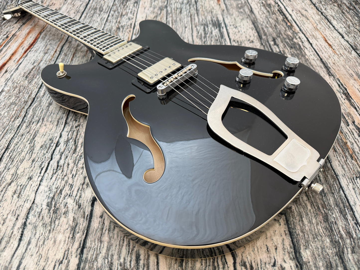 Hagstrom Super Viking Upgraded - with added hard case