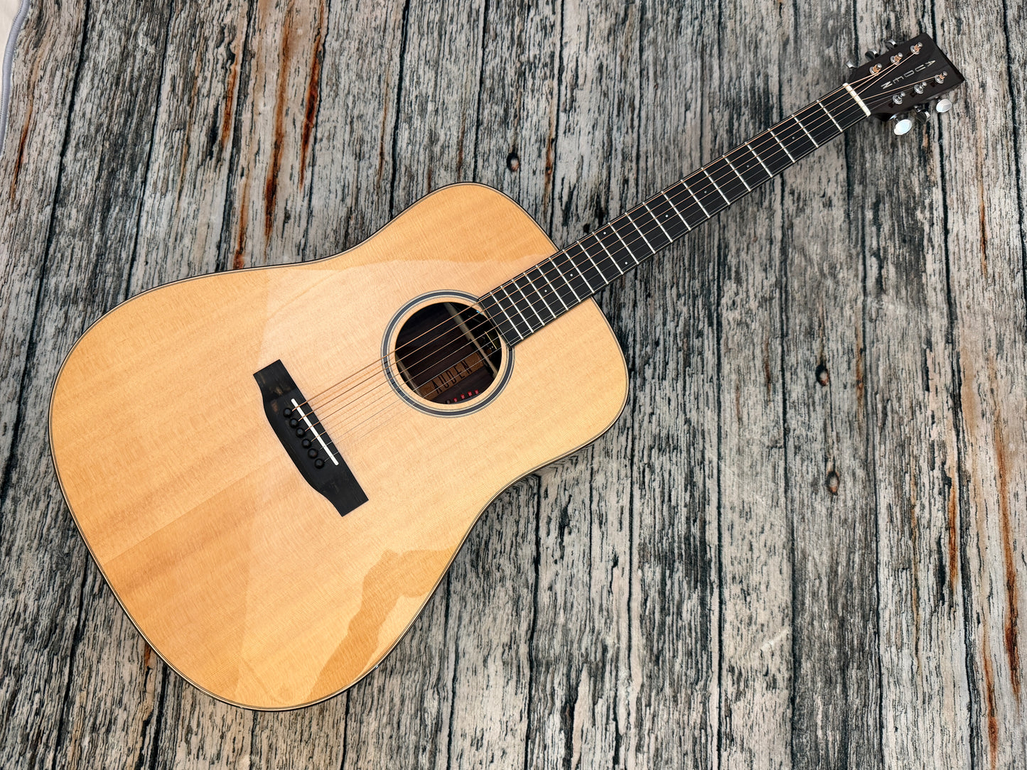 Auden Colton Spruce/Rosewood all solid electro dreadnought & Deluxe hard case.