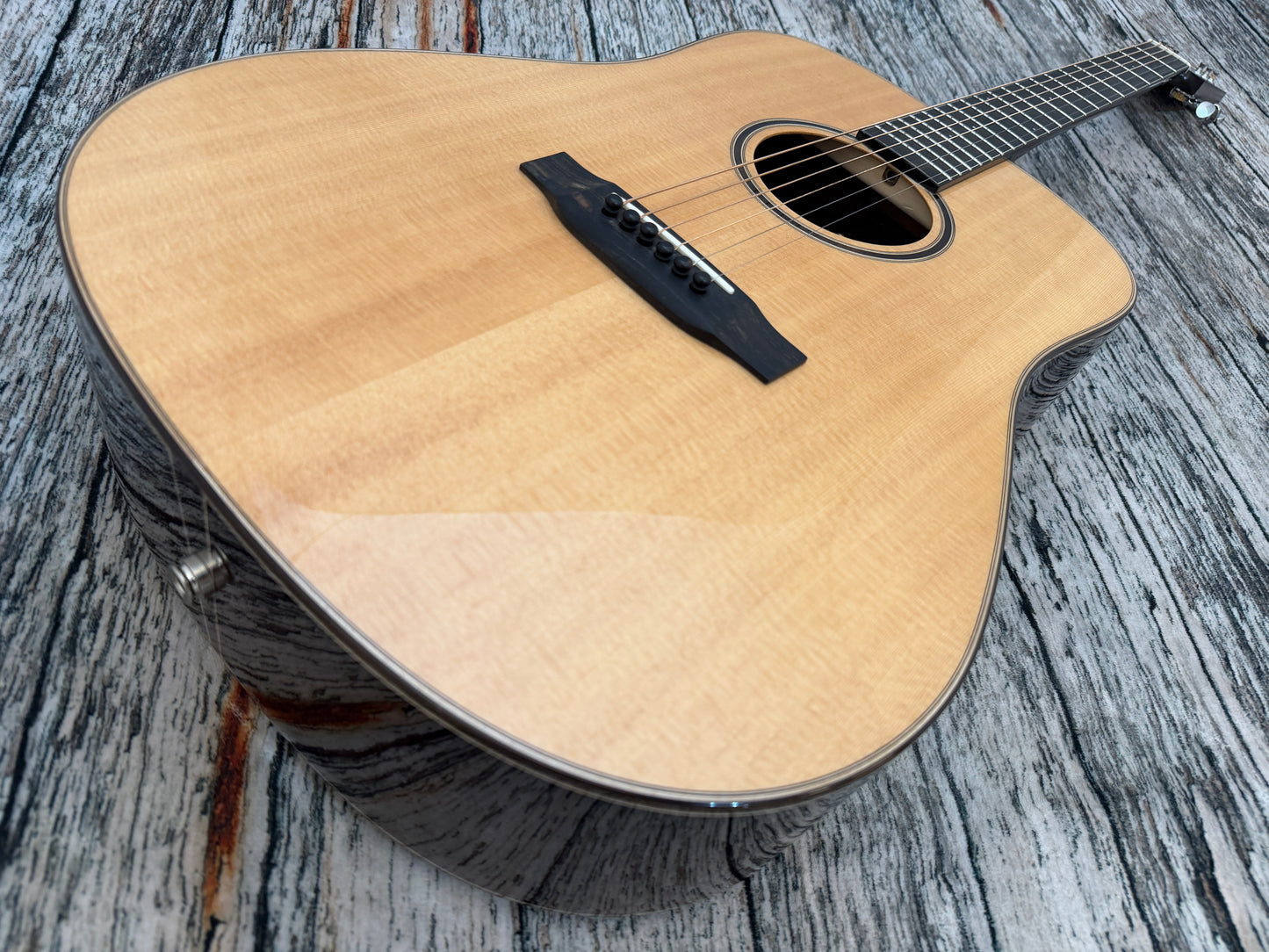 Auden Colton Spruce/Rosewood all solid electro dreadnought & Deluxe hard case.