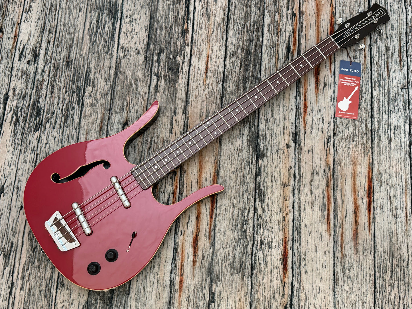 Danelectro Red hot Longhorn short scale bass