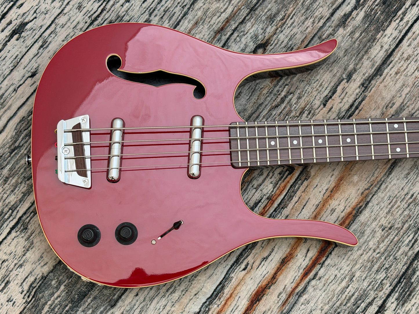 Danelectro Red hot Longhorn short scale bass