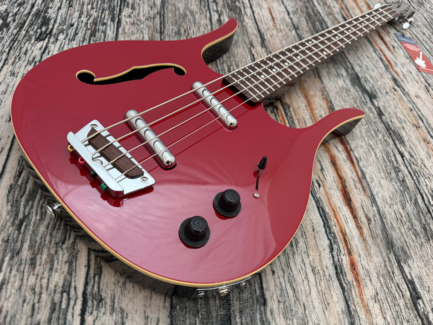 Danelectro Red hot Longhorn short scale bass