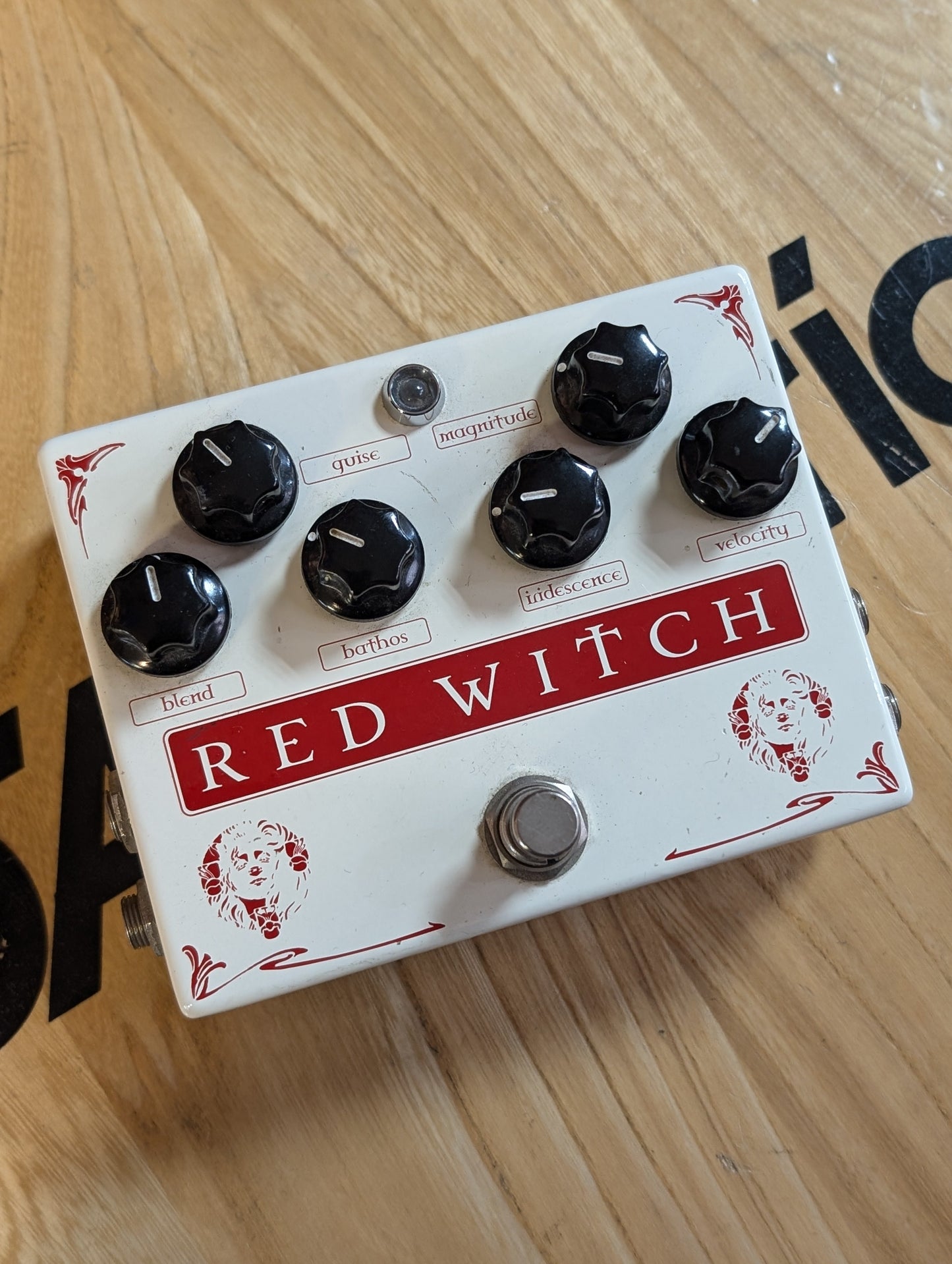 USED Red Witch Medusa Chorus