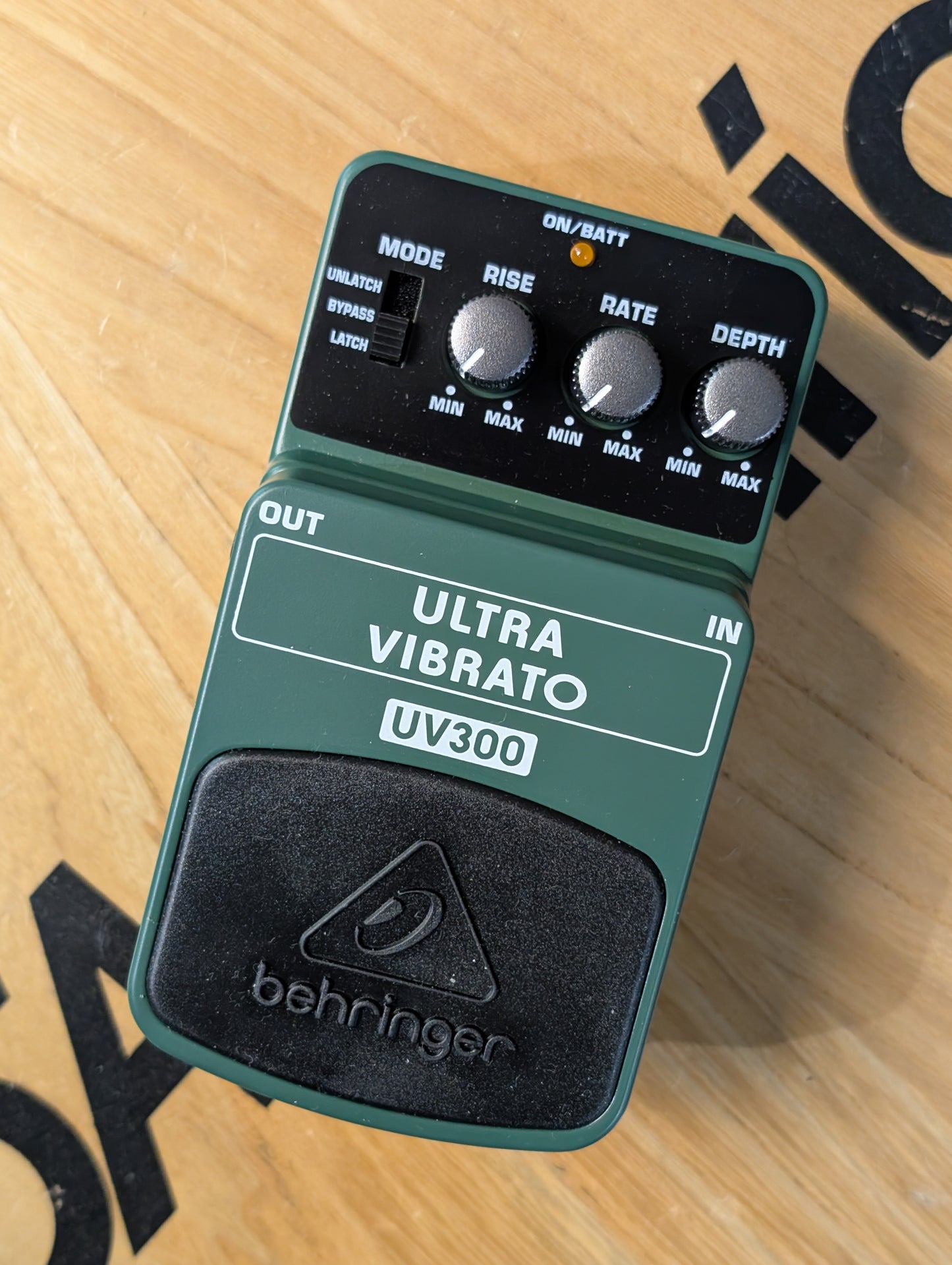 Behringer UV300 Ultra Vibrato (Pre-owned)