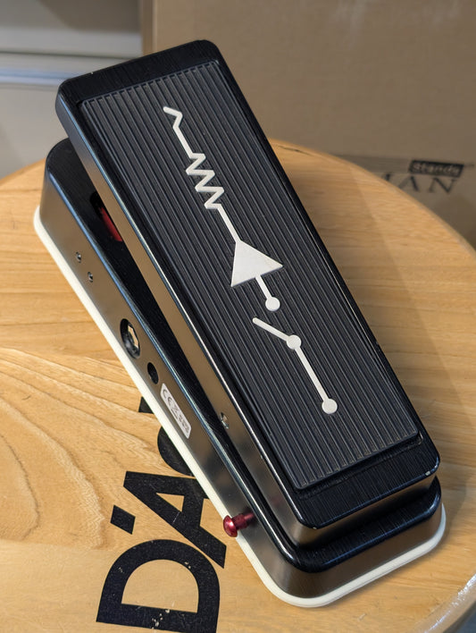 MXE CAE Wah MC404 (Pre-owned)