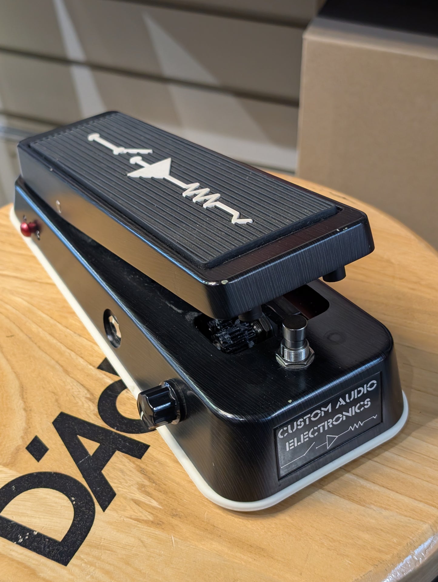 MXE CAE Wah MC404 (Pre-owned)